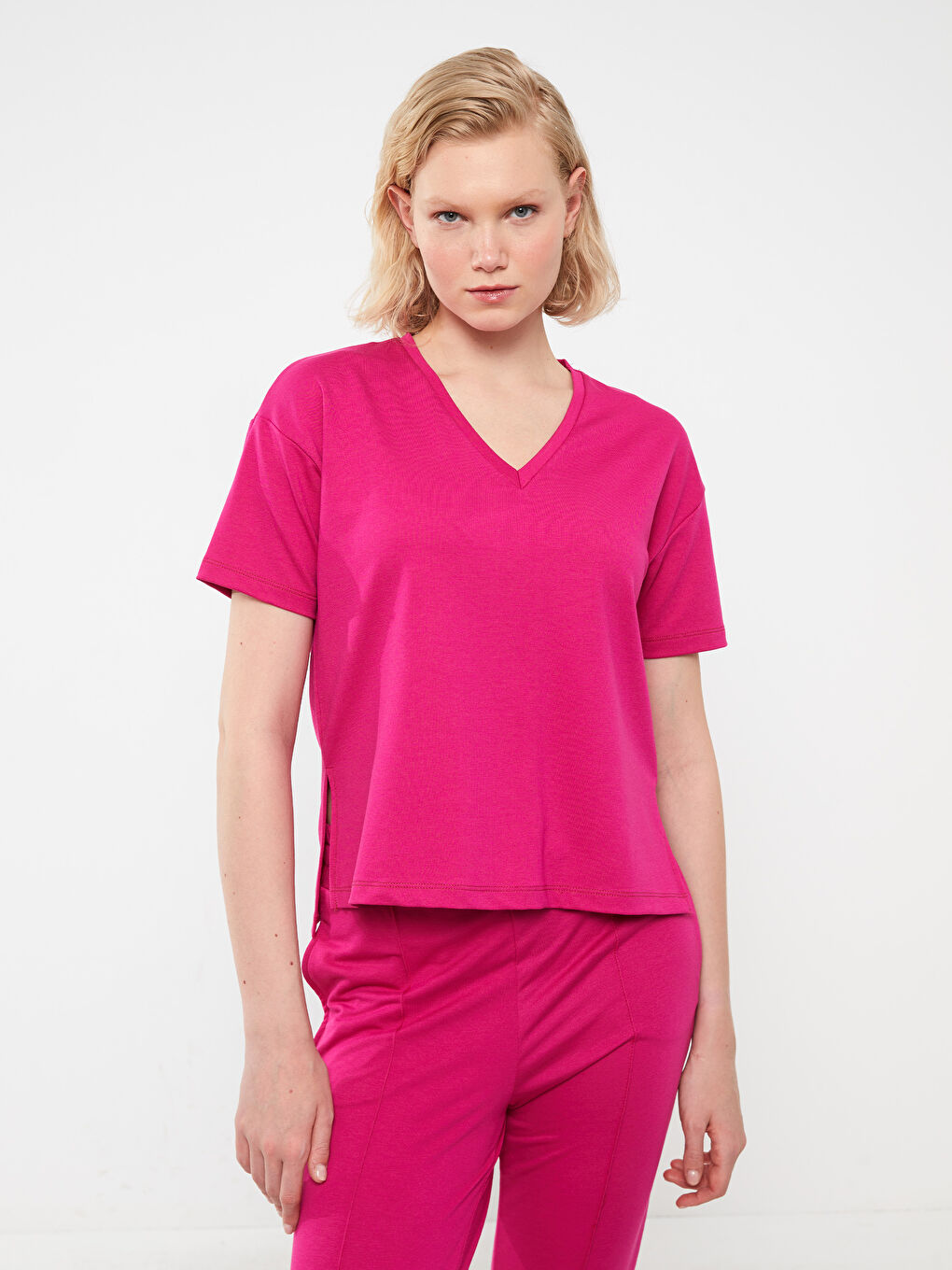 Fuşya V Yaka Düz Kısa Kollu Kadın Tişört-1