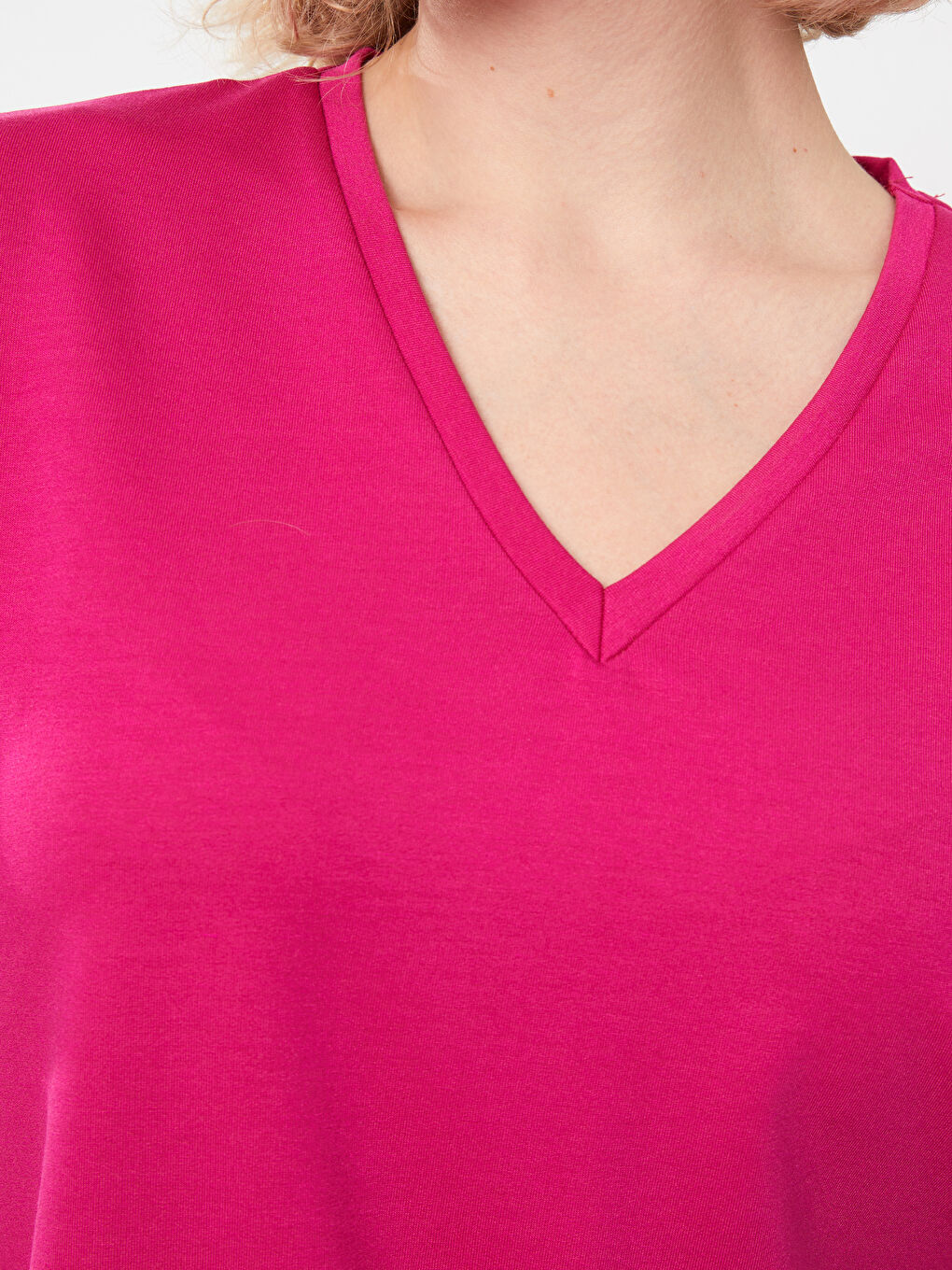 Fuşya V Yaka Düz Kısa Kollu Kadın Tişört-3