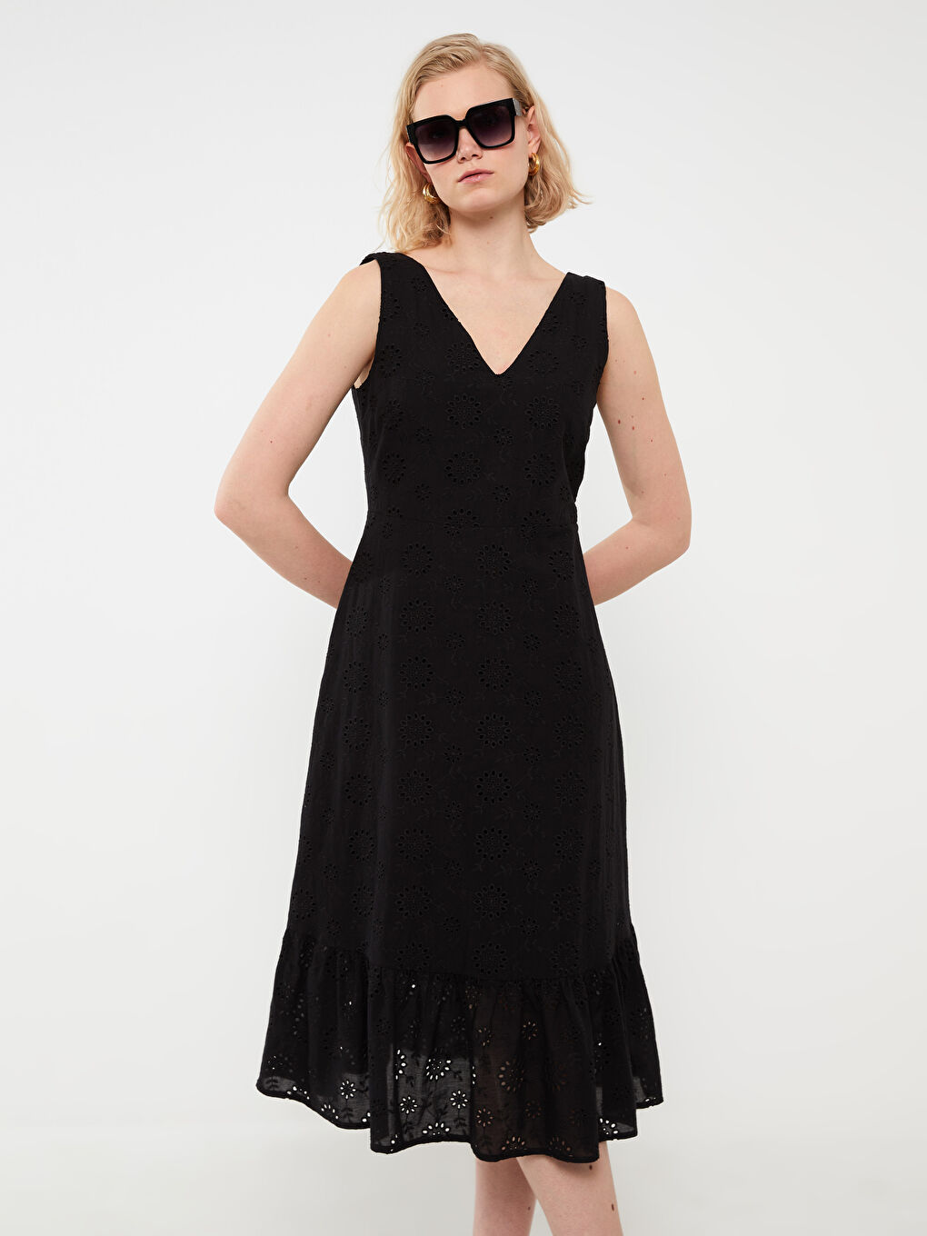 Siyah V Yaka Kendinden Desenli Brode Kadın Elbise-2