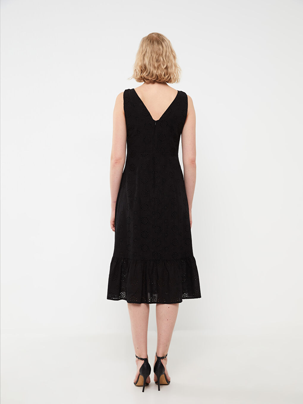 Siyah V Yaka Kendinden Desenli Brode Kadın Elbise-4