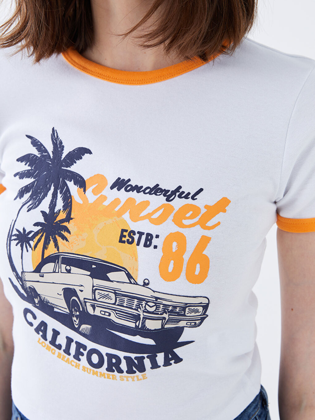 Beyaz Bisiklet Yaka Baskılı Kadın Crop-3