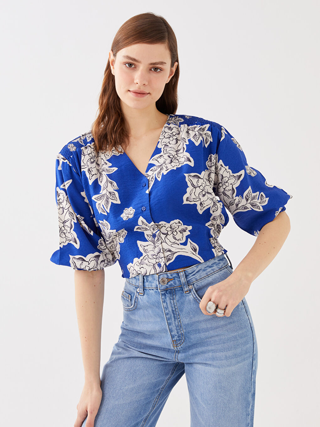 Mavi V Yaka Çiçekli Balon Kollu Crop Kadın Bluz