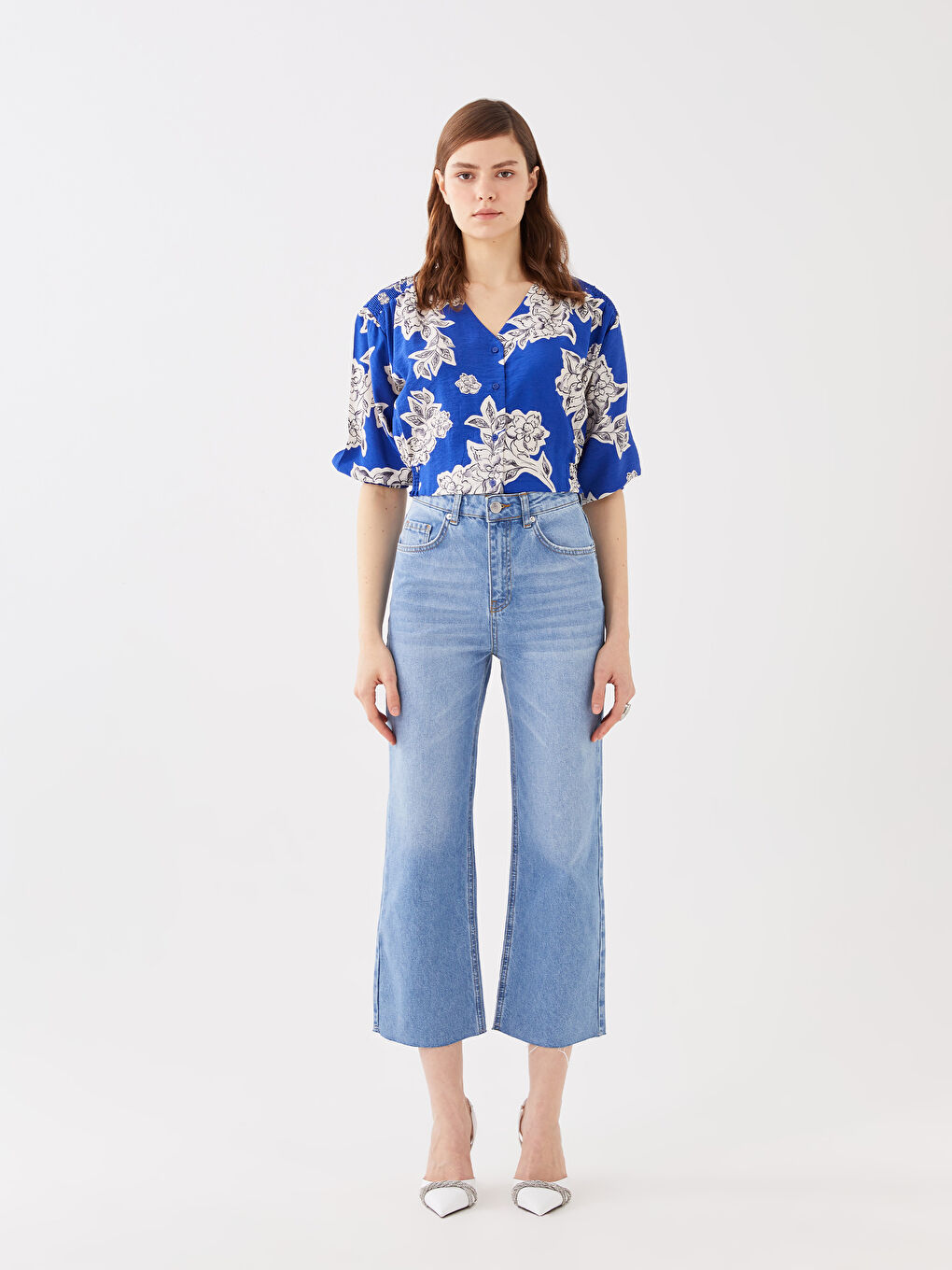 Mavi V Yaka Çiçekli Balon Kollu Crop Kadın Bluz-1