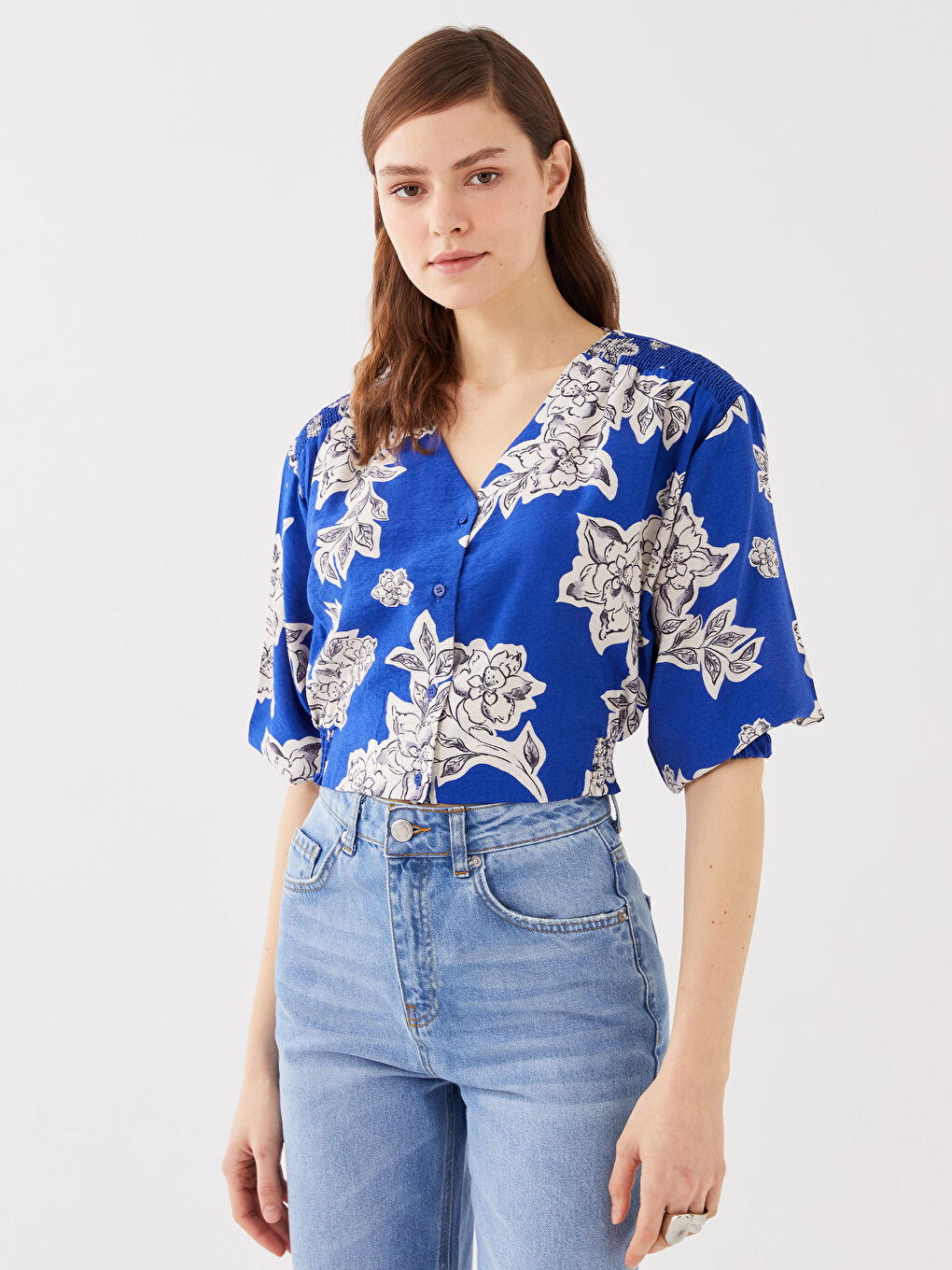 Mavi V Yaka Çiçekli Balon Kollu Crop Kadın Bluz-2