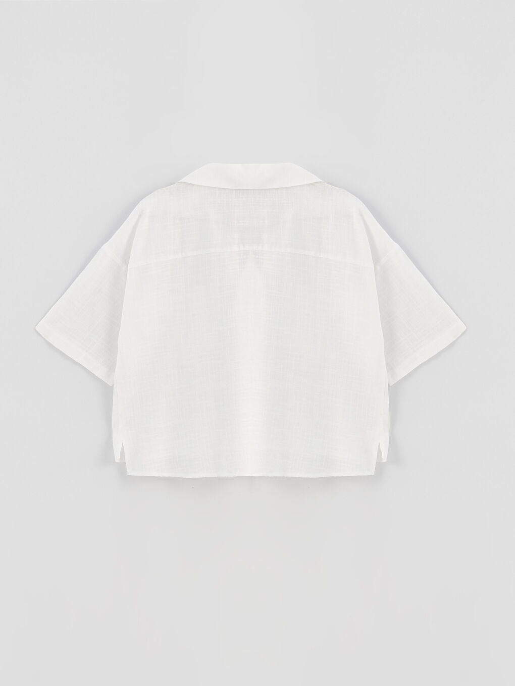 Beyaz Kendinden Desenli Kısa Kollu Crop Kadın Gömlek-6