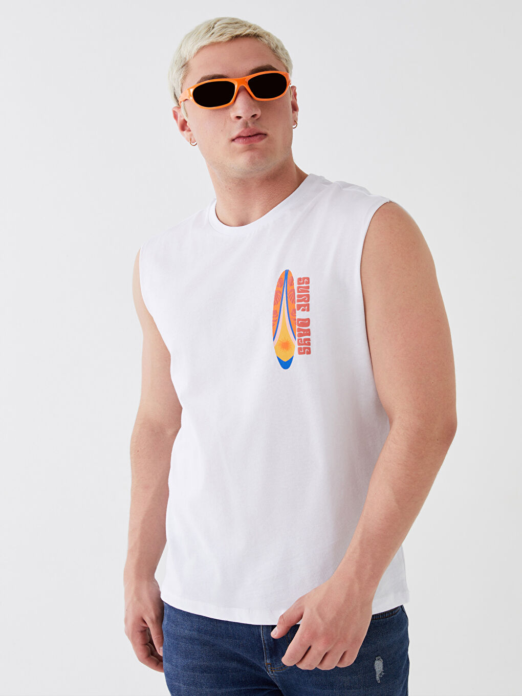 Beyaz Bisiklet Yaka Baskılı Erkek Kolsuz Tişört