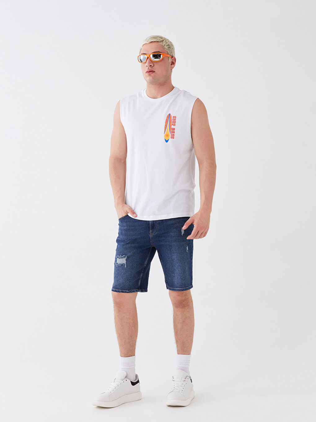 Beyaz Bisiklet Yaka Baskılı Erkek Kolsuz Tişört-2