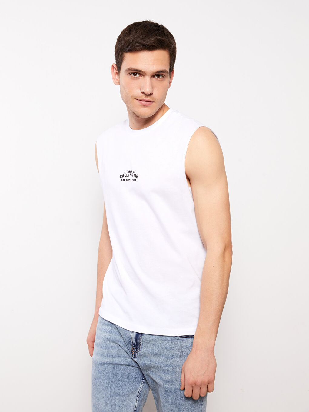 Beyaz Bisiklet Yaka Baskılı Penye Erkek Kolsuz Tişört-1