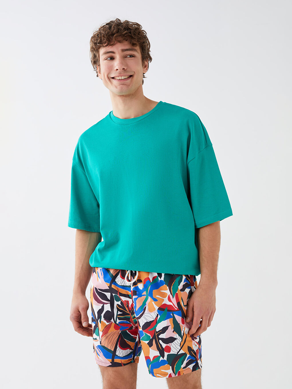 Beyaz Kısa Boy Desenli Erkek Deniz Şortu-2