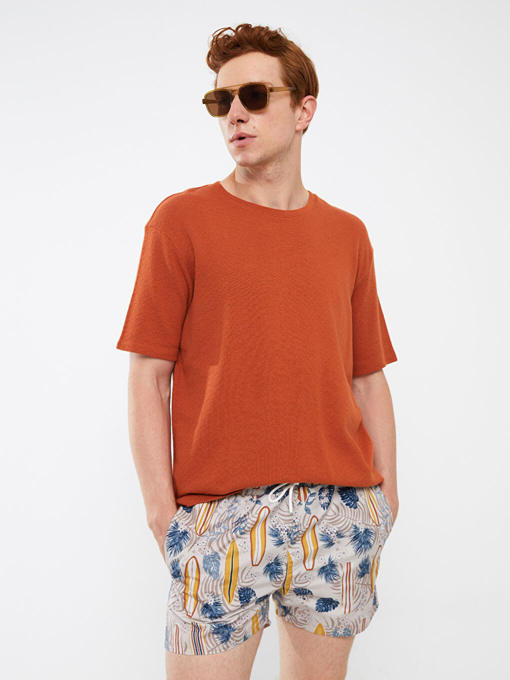 Bej Kısa Boy Desenli Erkek Deniz Şortu