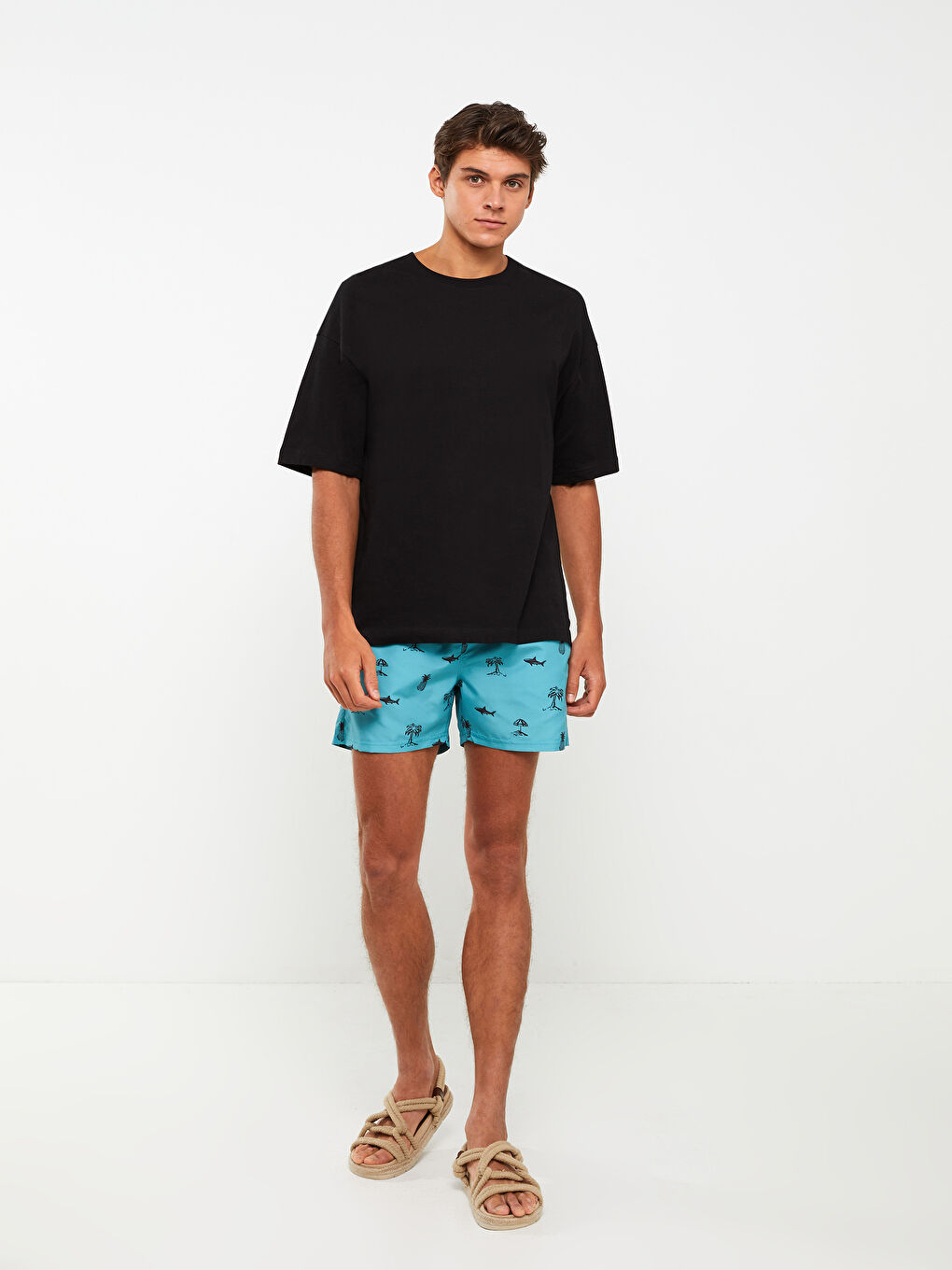 Mavi Kısa Boy Desenli Erkek Deniz Şortu