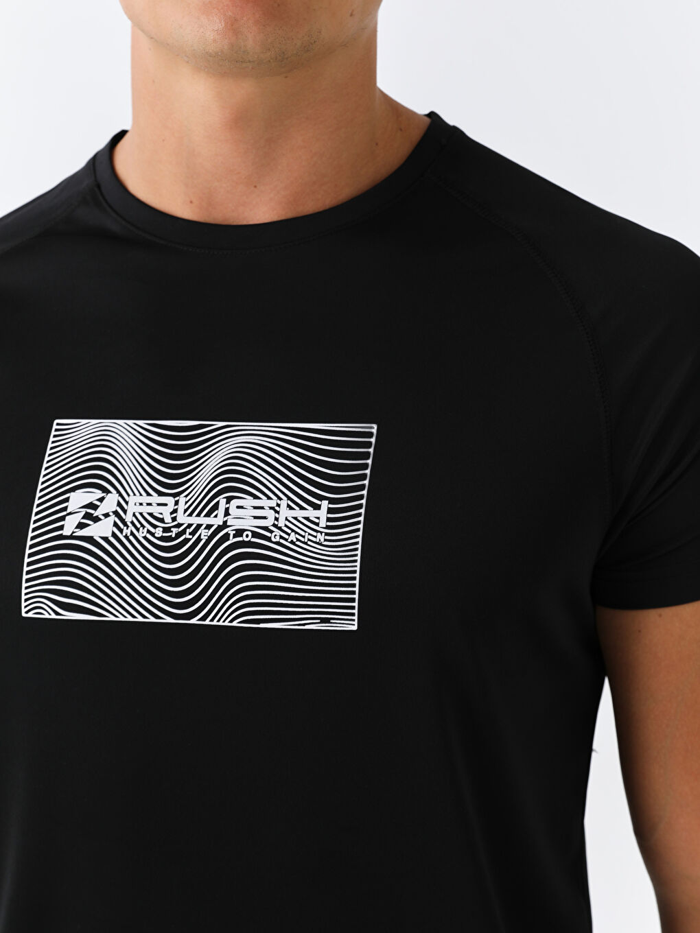 Siyah Bisiklet Yaka Kısa Kollu Baskılı Erkek Tişört-3