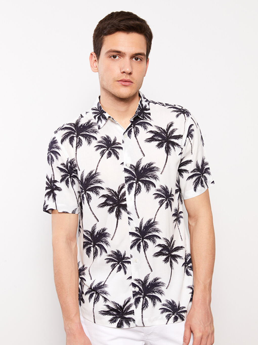 Beyaz Regular Fit Kısa Kollu Desenli Viskon Erkek Gömlek-1