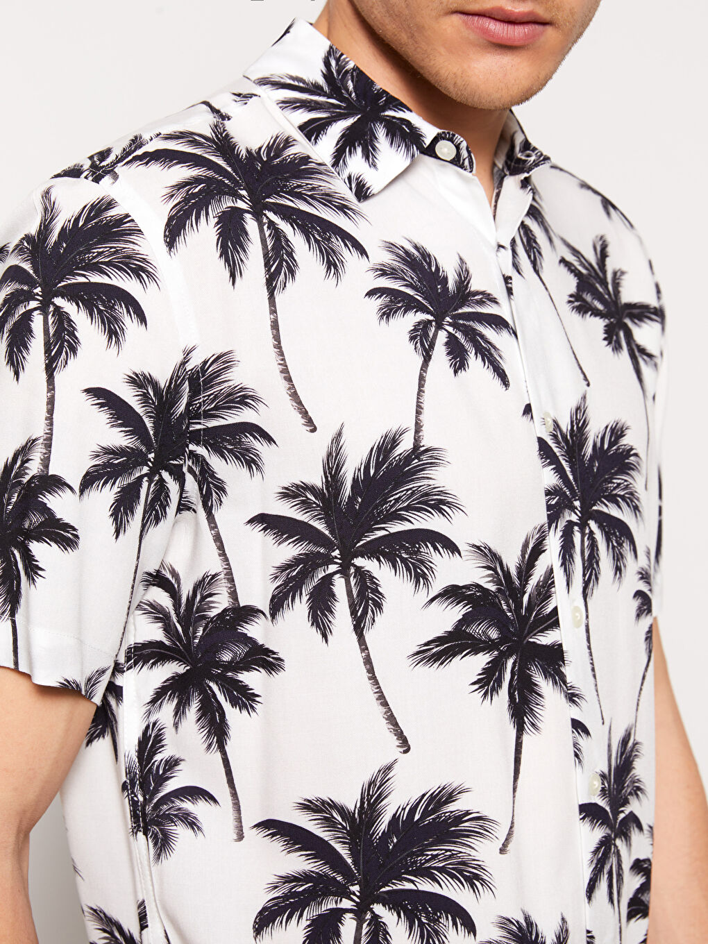 Beyaz Regular Fit Kısa Kollu Desenli Viskon Erkek Gömlek-3