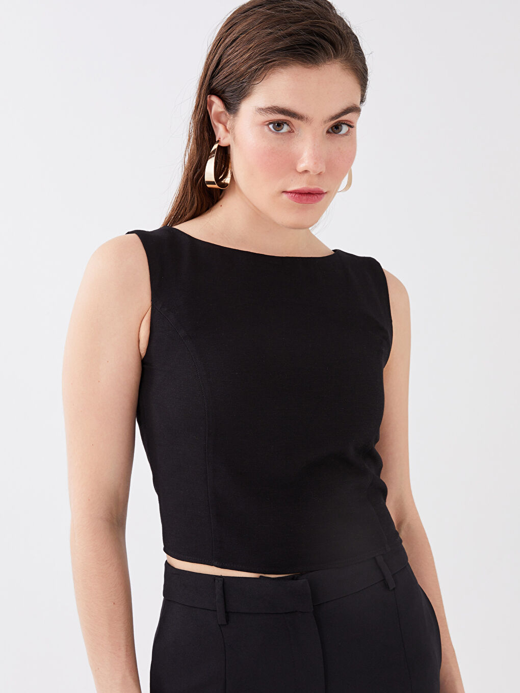 LCW Vision Siyah Kayık Yaka Düz Kolsuz Crop Kadın Bluz
