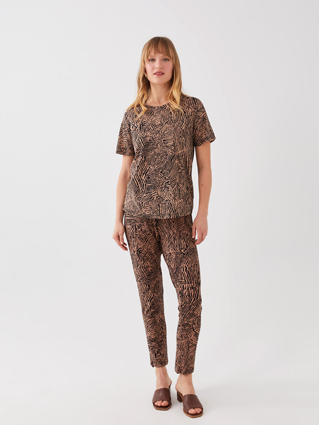 بنطلون نسائي منقوش بخصر مطاطي