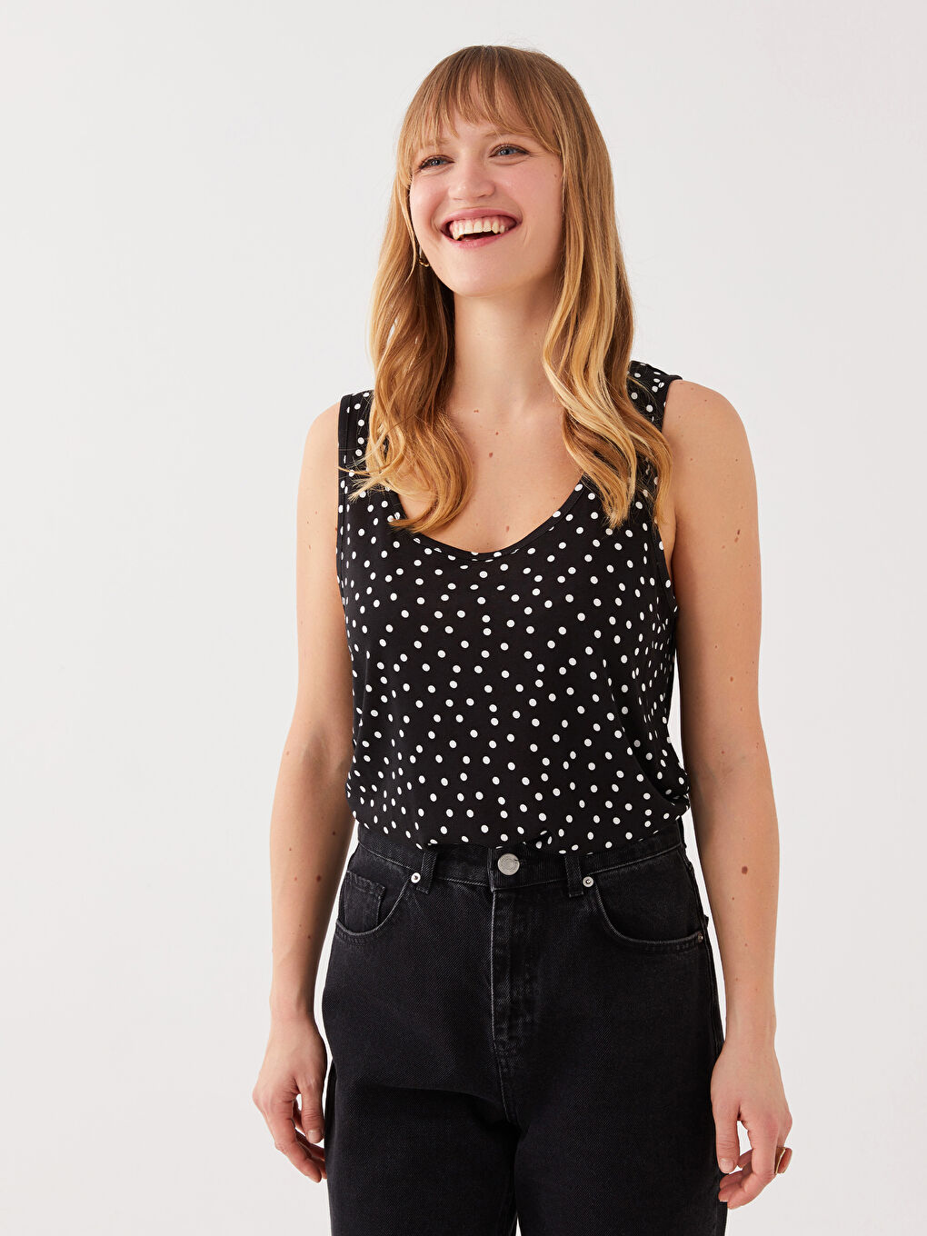 قميص داخلي بدون أكمام بنقشة البولكا دوت بياقة على شكل حرف U للنساء-1