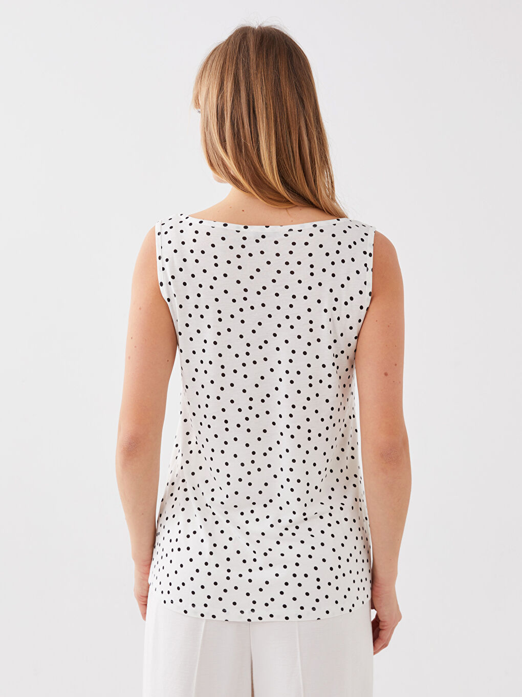 U-Neck Polka Dot Female Athlete-4