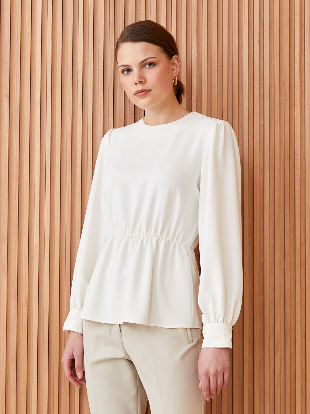 Ekru Bisiklet Yaka Düz Uzun Kollu Krep Kadın Bluz-1
