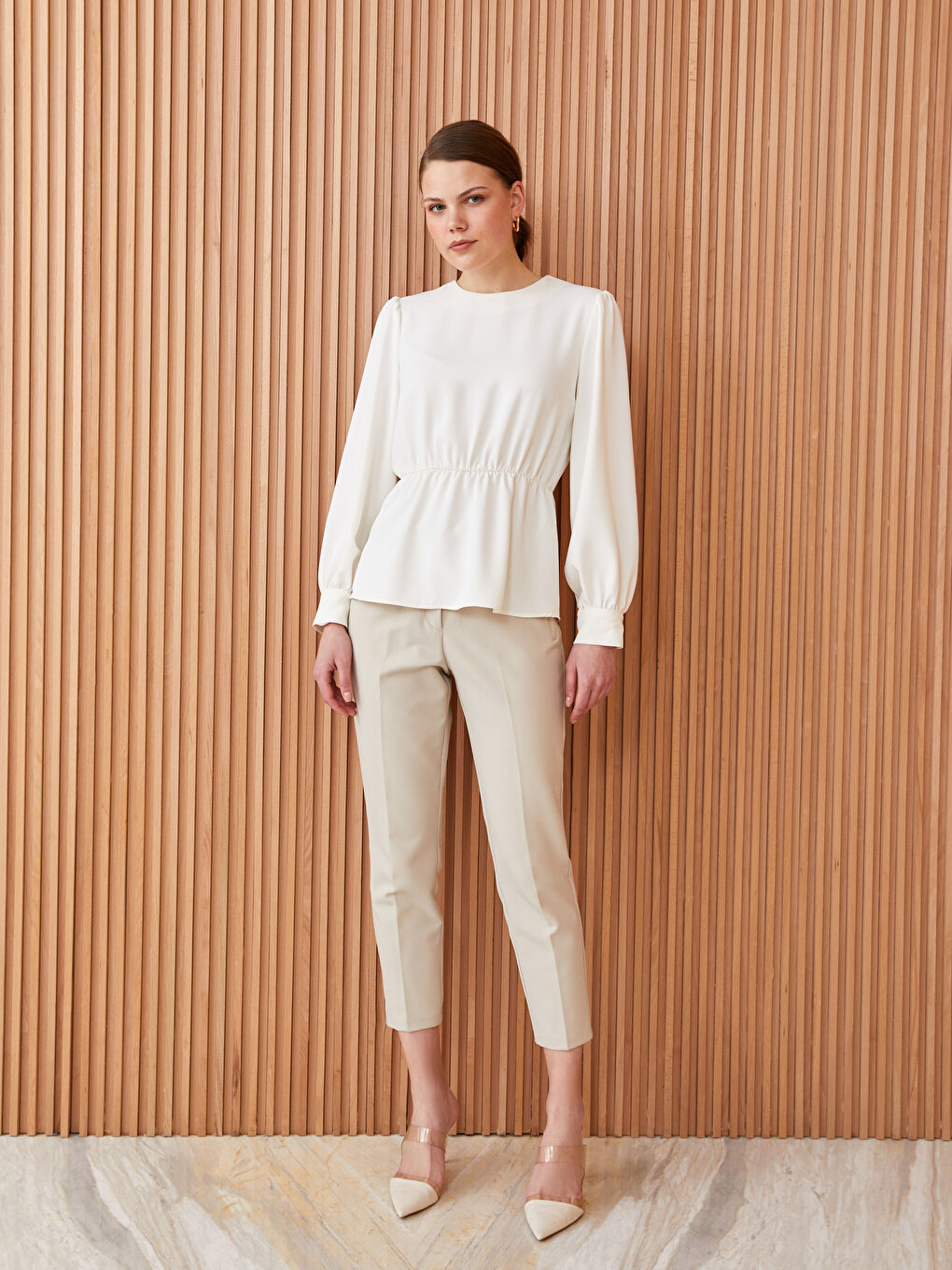 Ekru Bisiklet Yaka Düz Uzun Kollu Krep Kadın Bluz-2