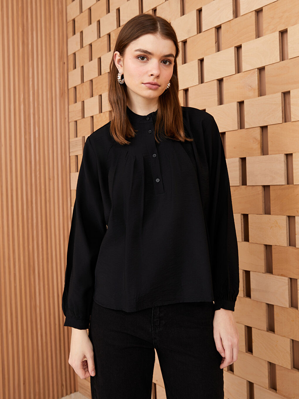 Siyah Hakim Yaka Düz Uzun Kollu Kadın Tunik-1