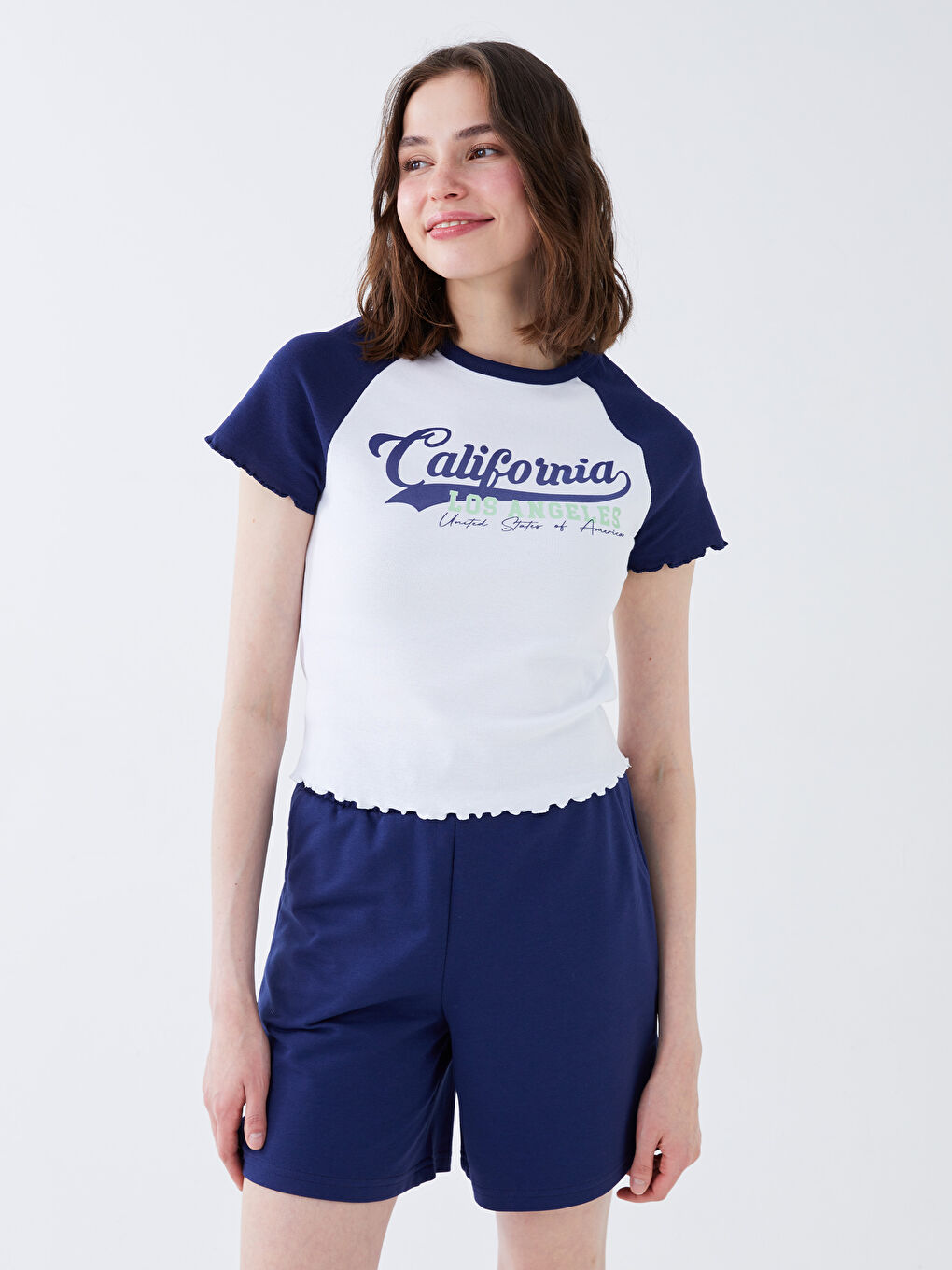 მრგვალი საყელო ნაბეჭდი მოკლე სახელო ქალებისთვის ქროფ ტოპი-1