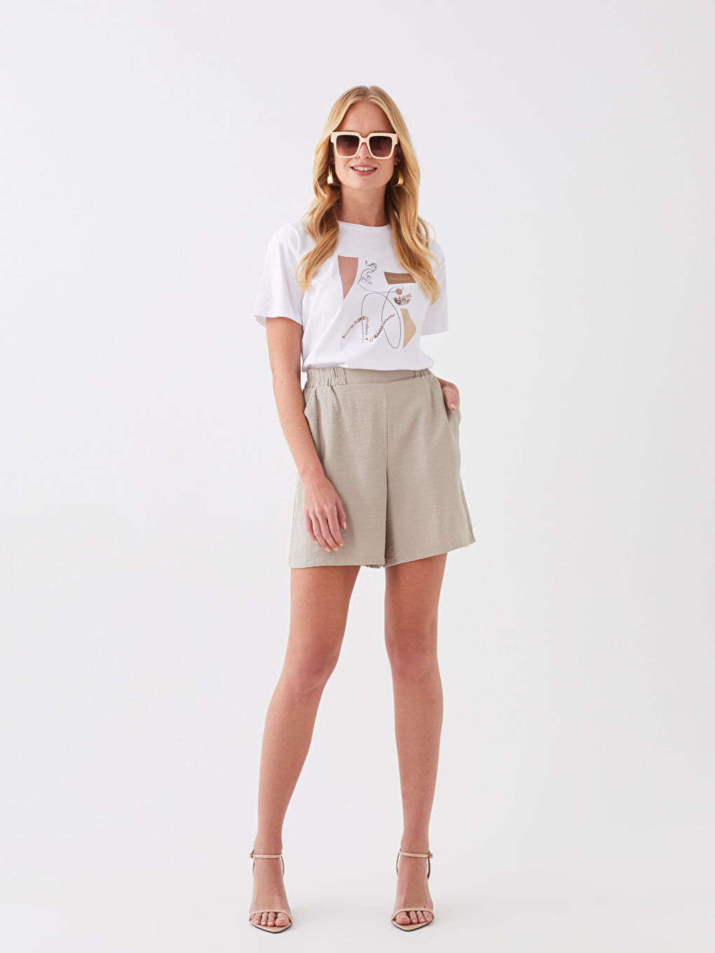 Bej Kadın Beli Lastikli Düz Şort