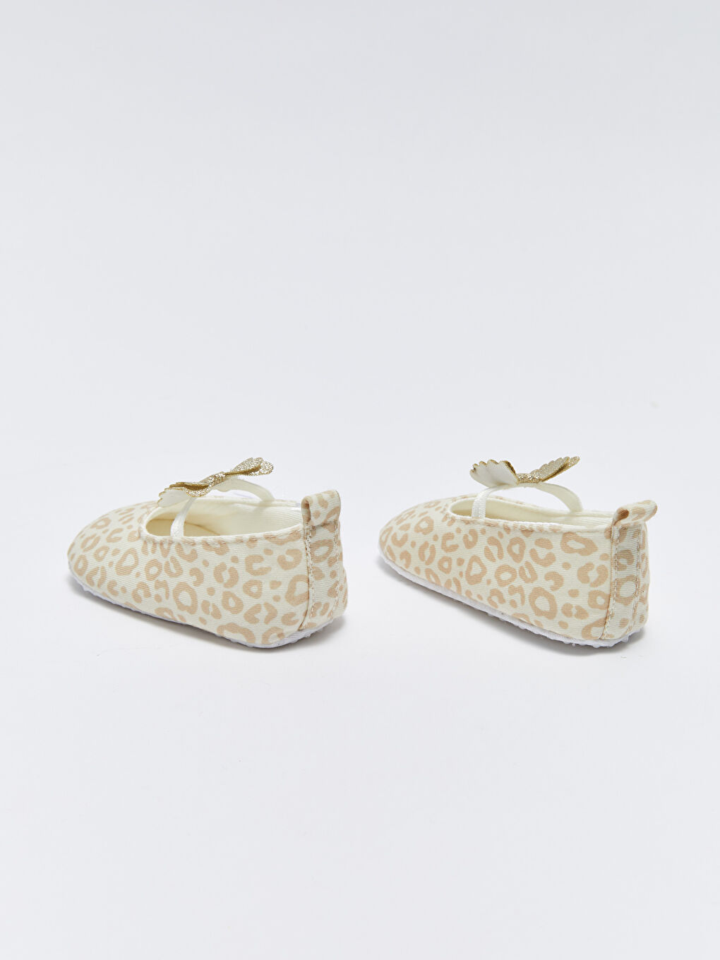 ბაფთით დეტალური გოგონას პირველი ნაბიჯების ფეხსაცმელი და თმის სამაგრი-6