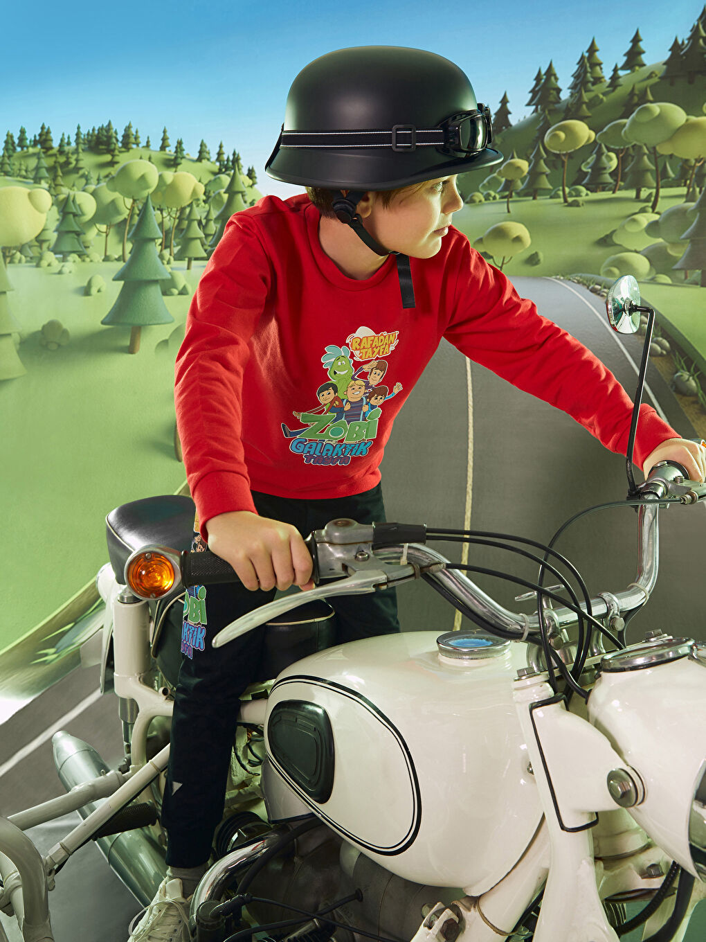 Kırmızı Bisiklet Yaka Galaktik Tayfa Baskılı Uzun Kollu Erkek Çocuk Sweatshirt-1