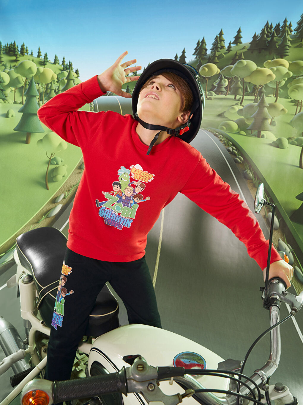 Kırmızı Bisiklet Yaka Galaktik Tayfa Baskılı Uzun Kollu Erkek Çocuk Sweatshirt-2