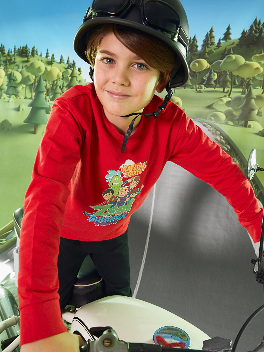 Kırmızı Bisiklet Yaka Galaktik Tayfa Baskılı Uzun Kollu Erkek Çocuk Sweatshirt-3