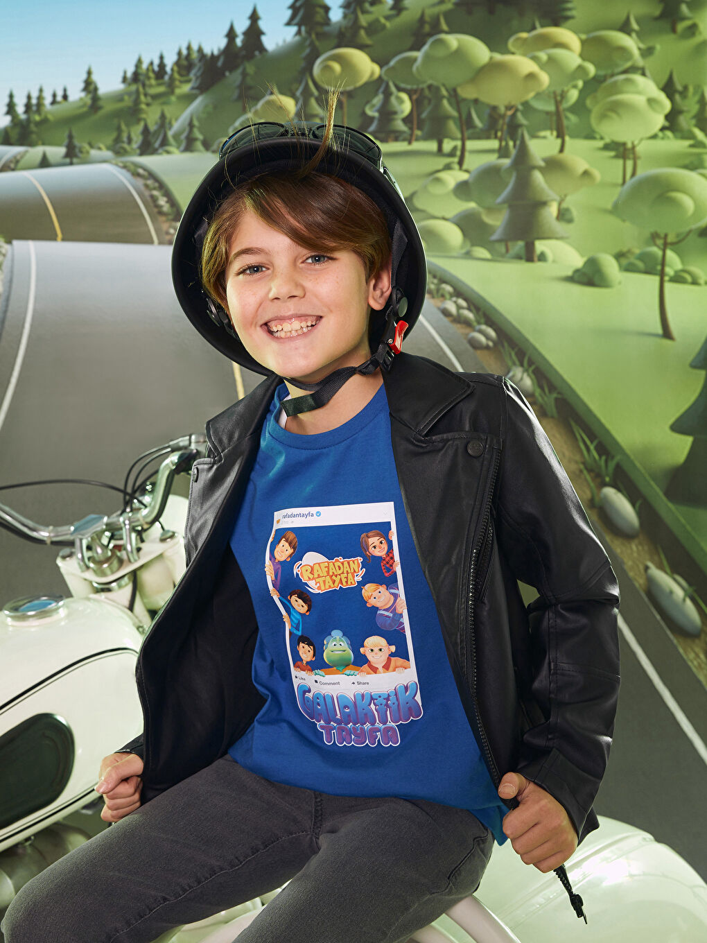 Mavi Bisiklet Yaka Galaktik Tayfa Baskılı Uzun Kollu Erkek Çocuk Tişört