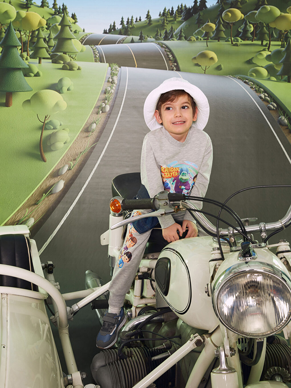 Karışık Beli Lastikli Galaktik Tayfa Baskılı Erkek Çocuk Jogger Eşofman Altı