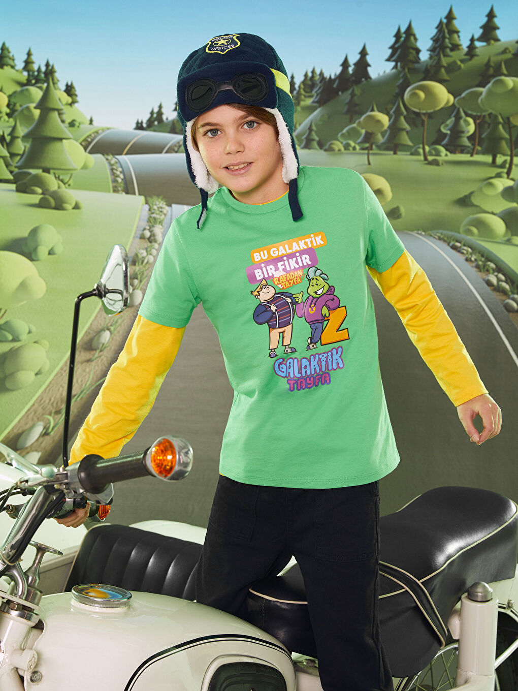 Yeşil Bisiklet Yaka Galaktik Tayfa Baskılı Kısa Kollu Erkek Çocuk Tişört-1