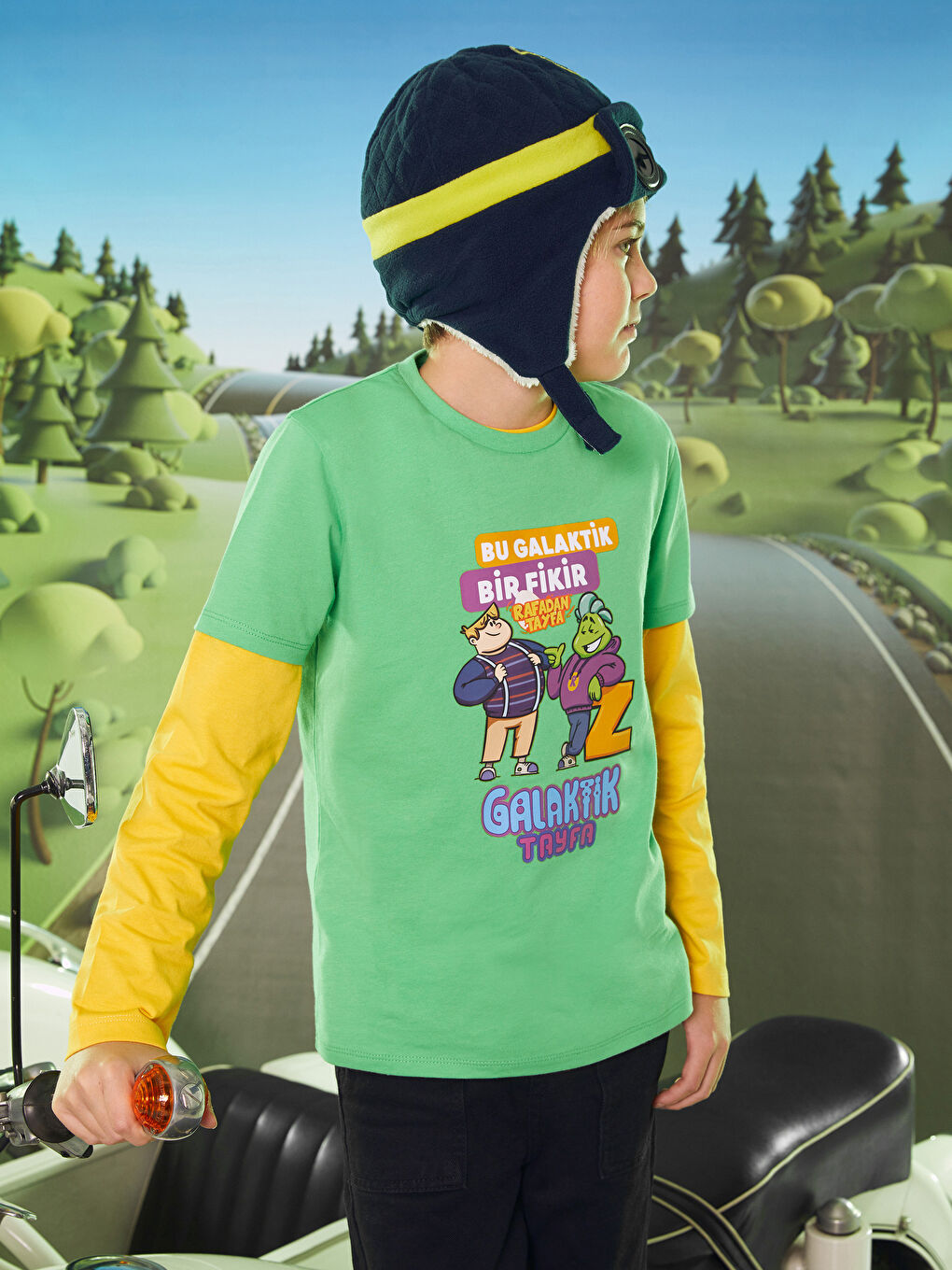 Yeşil Bisiklet Yaka Galaktik Tayfa Baskılı Kısa Kollu Erkek Çocuk Tişört-4