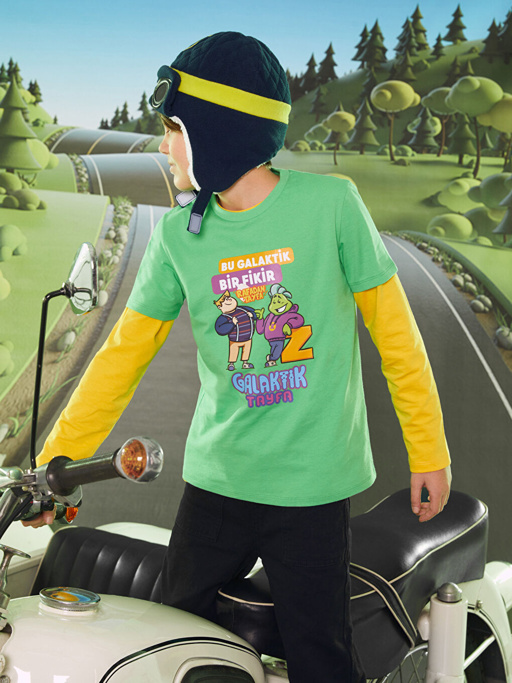 Yeşil Bisiklet Yaka Galaktik Tayfa Baskılı Kısa Kollu Erkek Çocuk Tişört-2