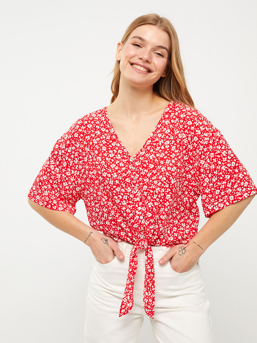 Kırmızı V Yaka Çiçekli Kısa Kollu Crop Kadın Bluz