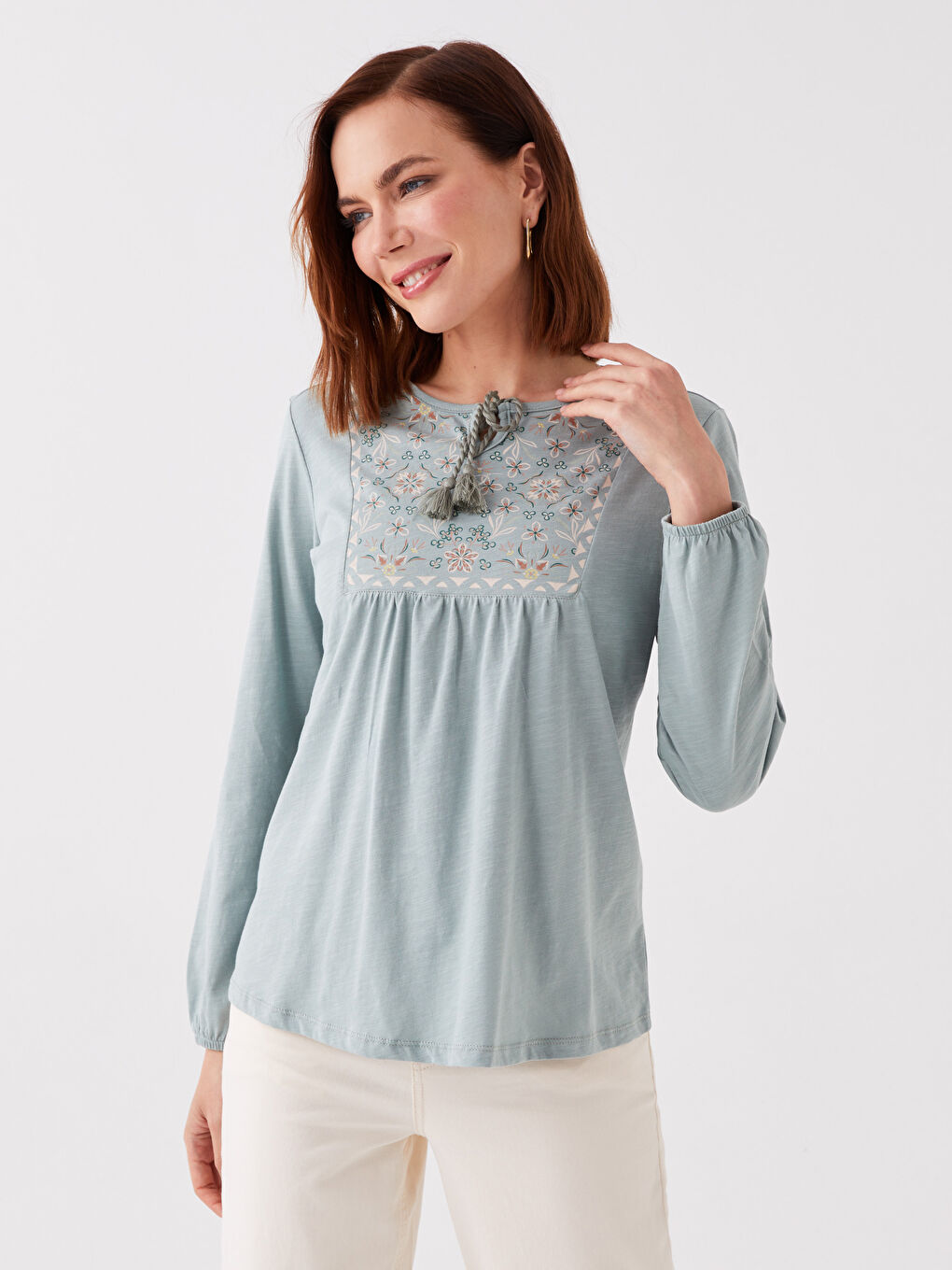 Yeşil Bağlamalı Yaka Nakışlı Uzun Kollu Kadın Bluz