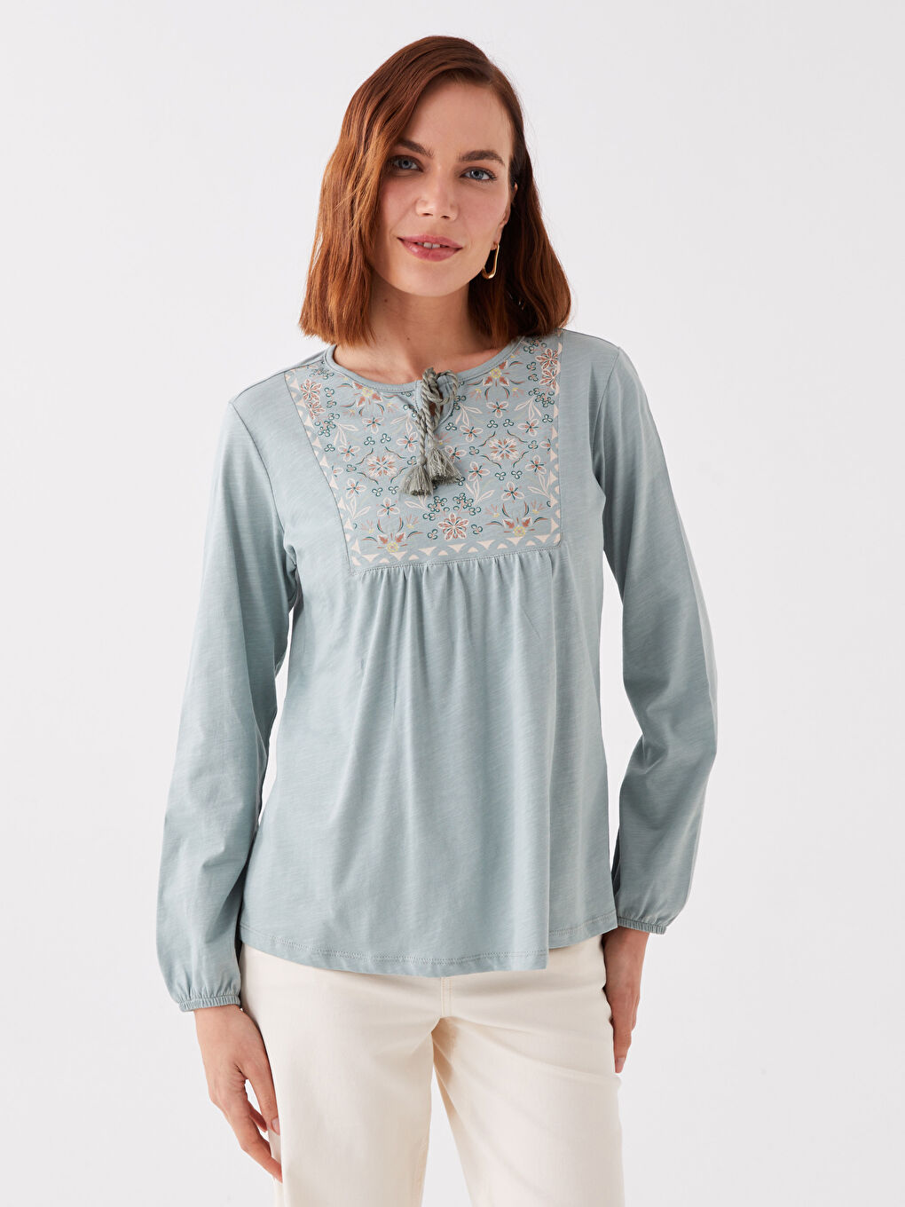 Yeşil Bağlamalı Yaka Nakışlı Uzun Kollu Kadın Bluz-1