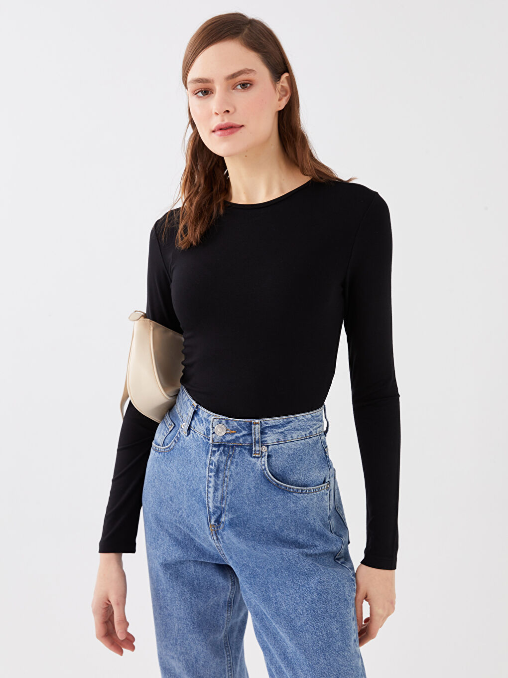 تي شيرت نسائي بأكمام طويلة ورقبة دائرية سادة