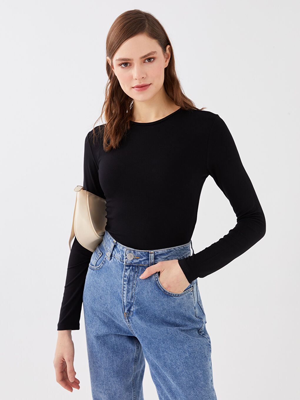 تي شيرت نسائي بأكمام طويلة ورقبة دائرية سادة-1