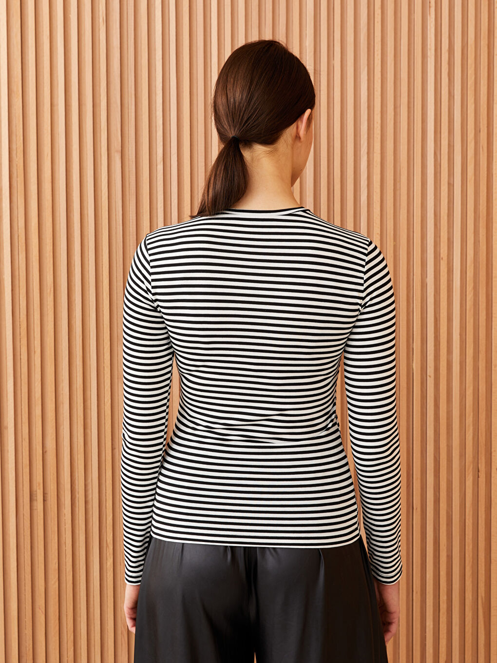 Тениска с кръгло деколте, раирана, с дълъг ръкав за жени-4