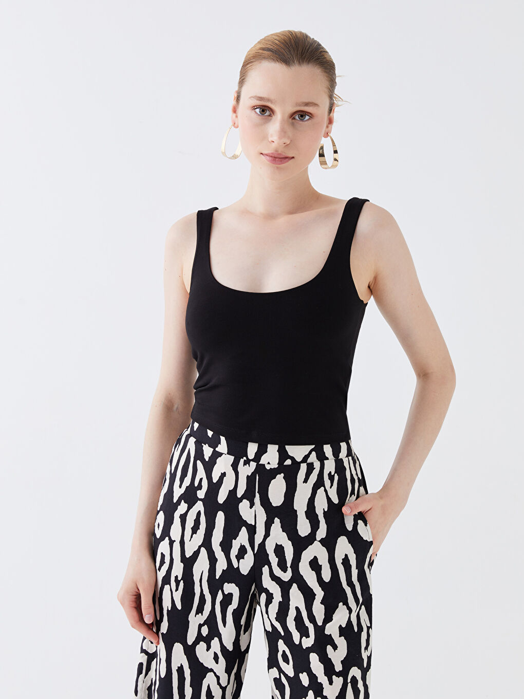Women's U-Neck Strap Straight Crop