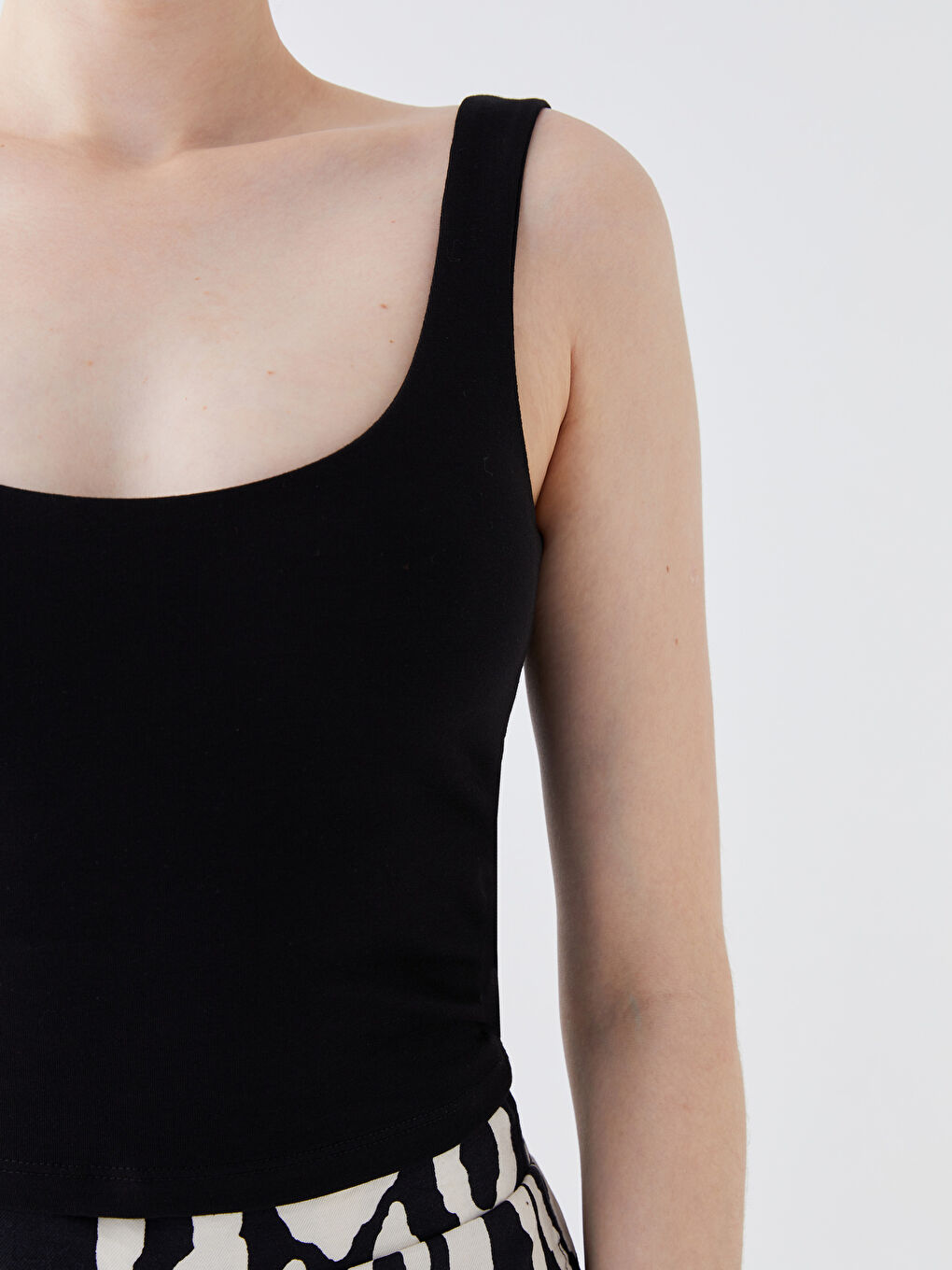 Women's U-Neck Strap Straight Crop-3