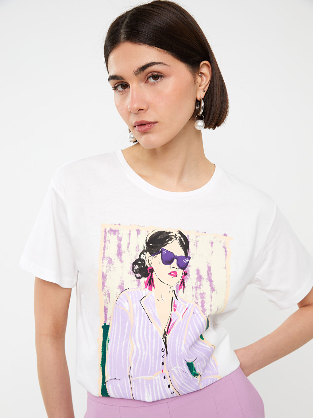 Beyaz Bisiklet Yaka Baskılı Kısa Kollu Oversize Kadın Tişört