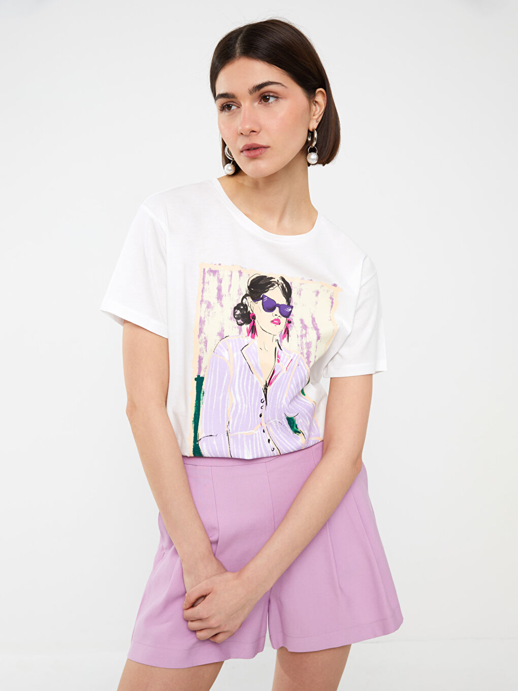 Beyaz Bisiklet Yaka Baskılı Kısa Kollu Oversize Kadın Tişört-1