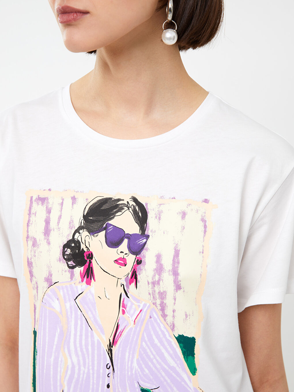 Beyaz Bisiklet Yaka Baskılı Kısa Kollu Oversize Kadın Tişört-3