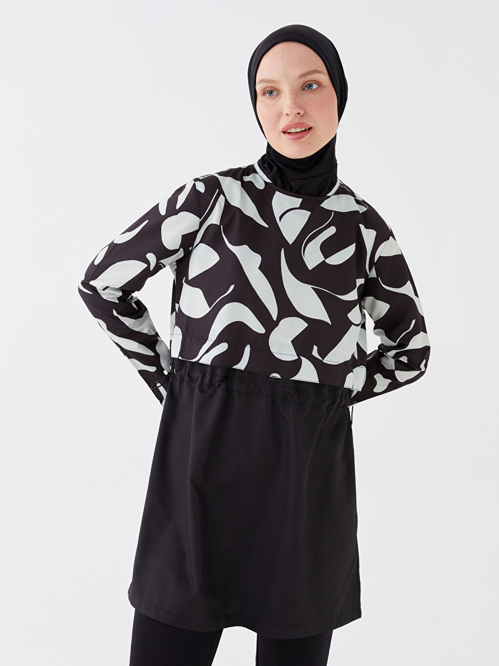 LCW Modest Siyah Bisiklet Yaka Desenli Uzun Kollu Kadın Tesettür Mayo Takımı - 1