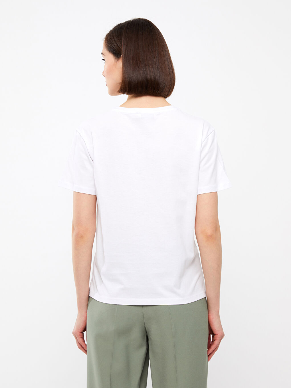 Beyaz Bisiklet Yaka Pul İşlemeli Kısa Kollu Kadın Tişört-3