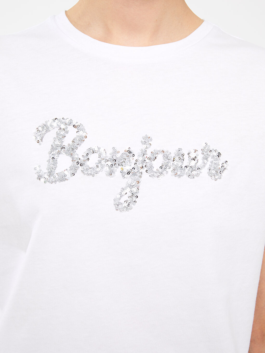 Beyaz Bisiklet Yaka Pul İşlemeli Kısa Kollu Kadın Tişört-5